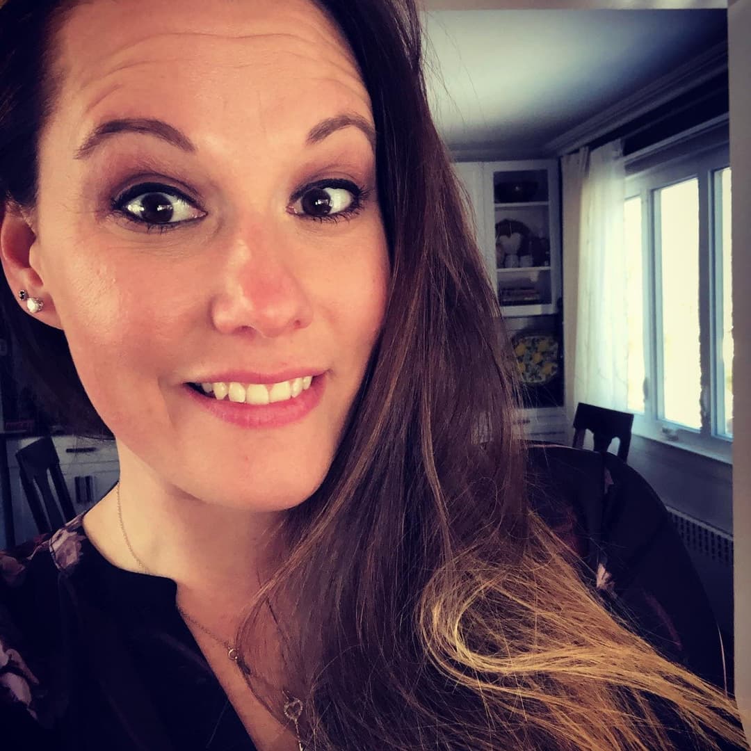 Thanks to slomo, we can properly see Manda’s little titties at the club