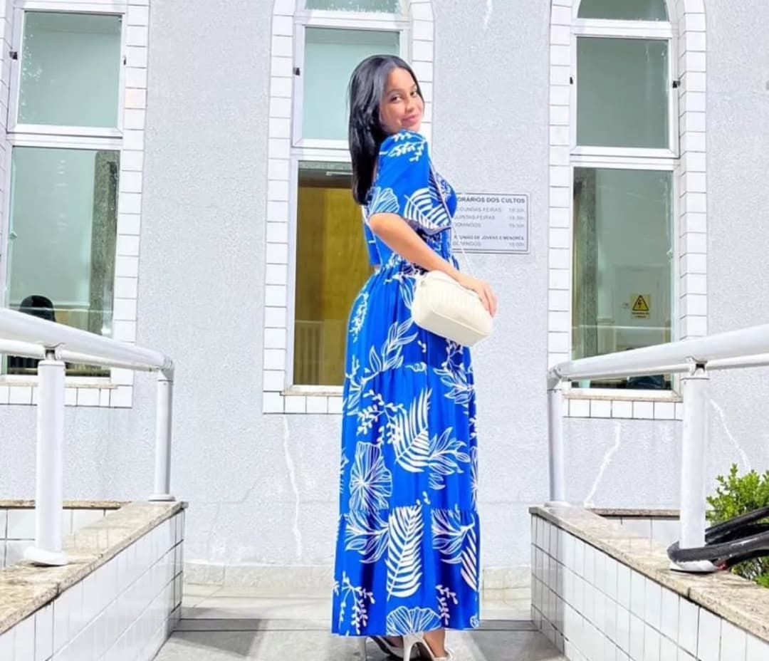 Click to view full size Irmãzinha longe da igreja