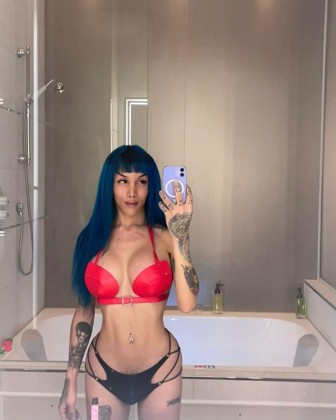 Sara Salazar gorgeous Colombian trans woman with a giant cock