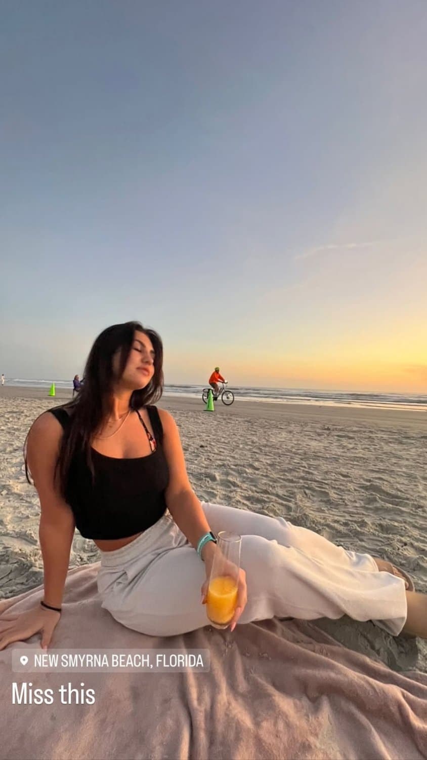 Cheating college girl can’t resist drunk makeout sessions