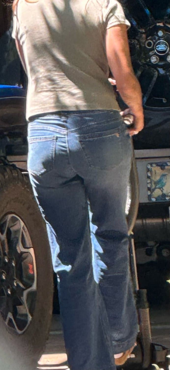 Creepshots of brunet