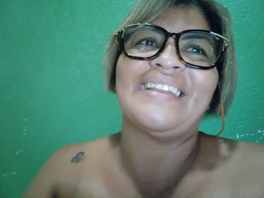 Fabiana velha deliciosa da buceta gigante e faminta por pau grande e cheio de porra !!!
