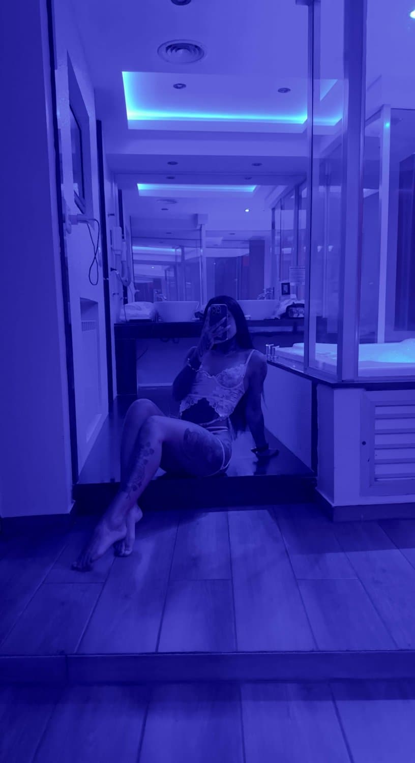 Crave to cum all over my toes