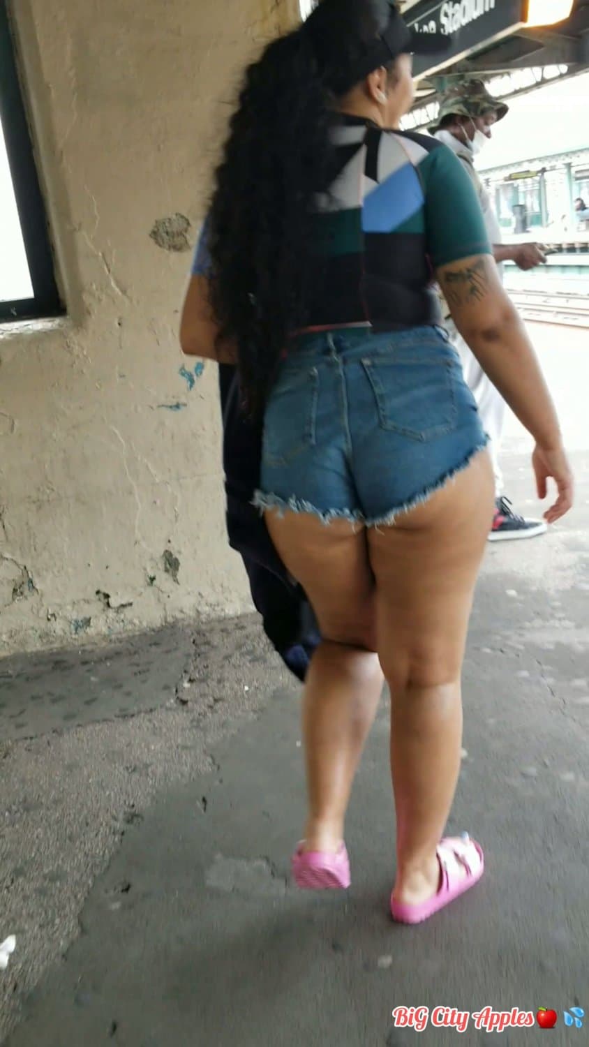 ??JUICY DAISY DUKES??