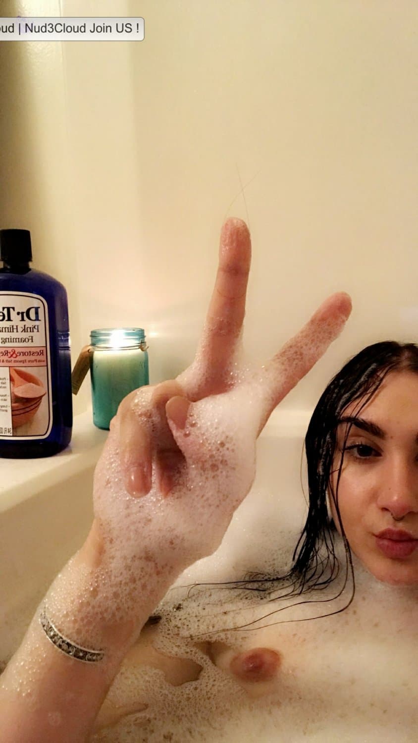 skinny nose pierced white girl leaks