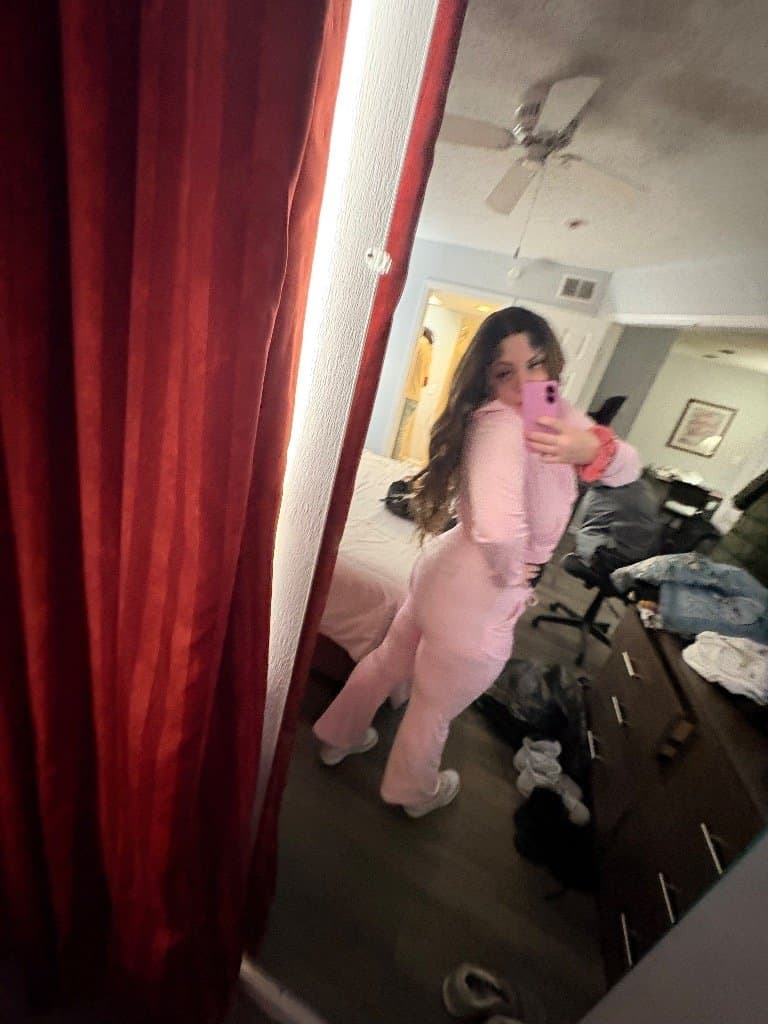 Big booty white girl sister left phone unlocked