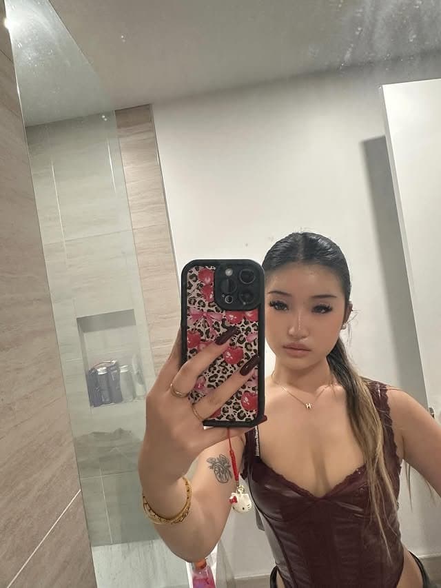 Sexy petite ABG teen Leilani