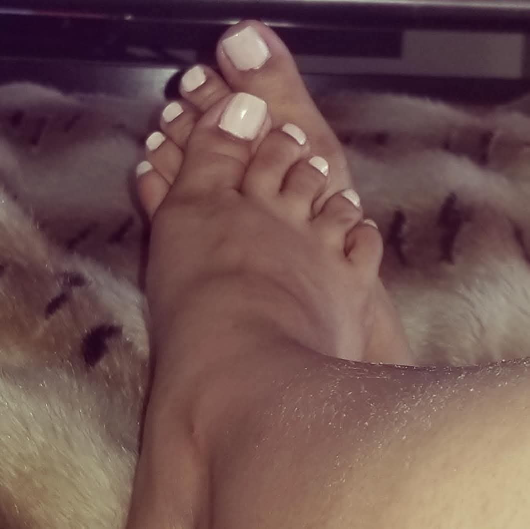 Click to view full size Redbone ebony auntie that got the if We go to the hotel we FUCKIN video & I would not pull out 134