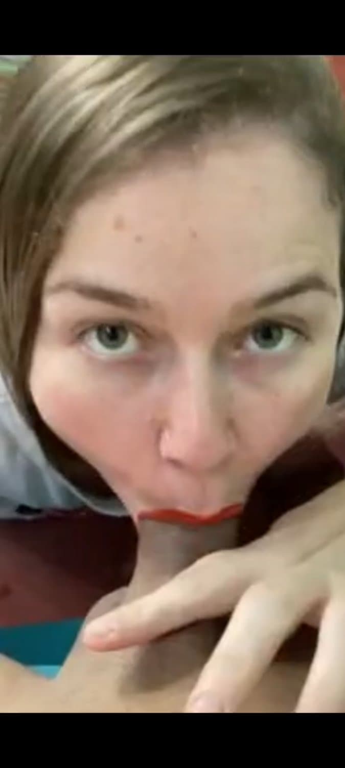 Mariana Graziela, a beautiful face doing a beautiful Blow job