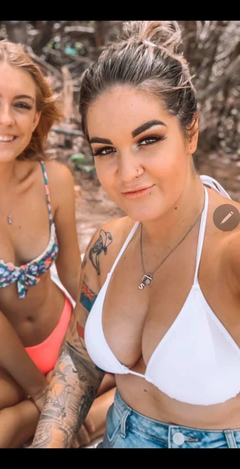 Busty Australian girl