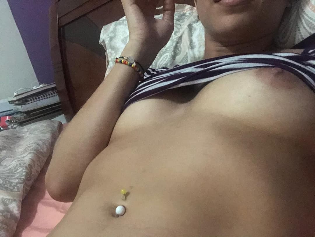 Click to view full size Vazando a putinha com quem eu traio minha esposa