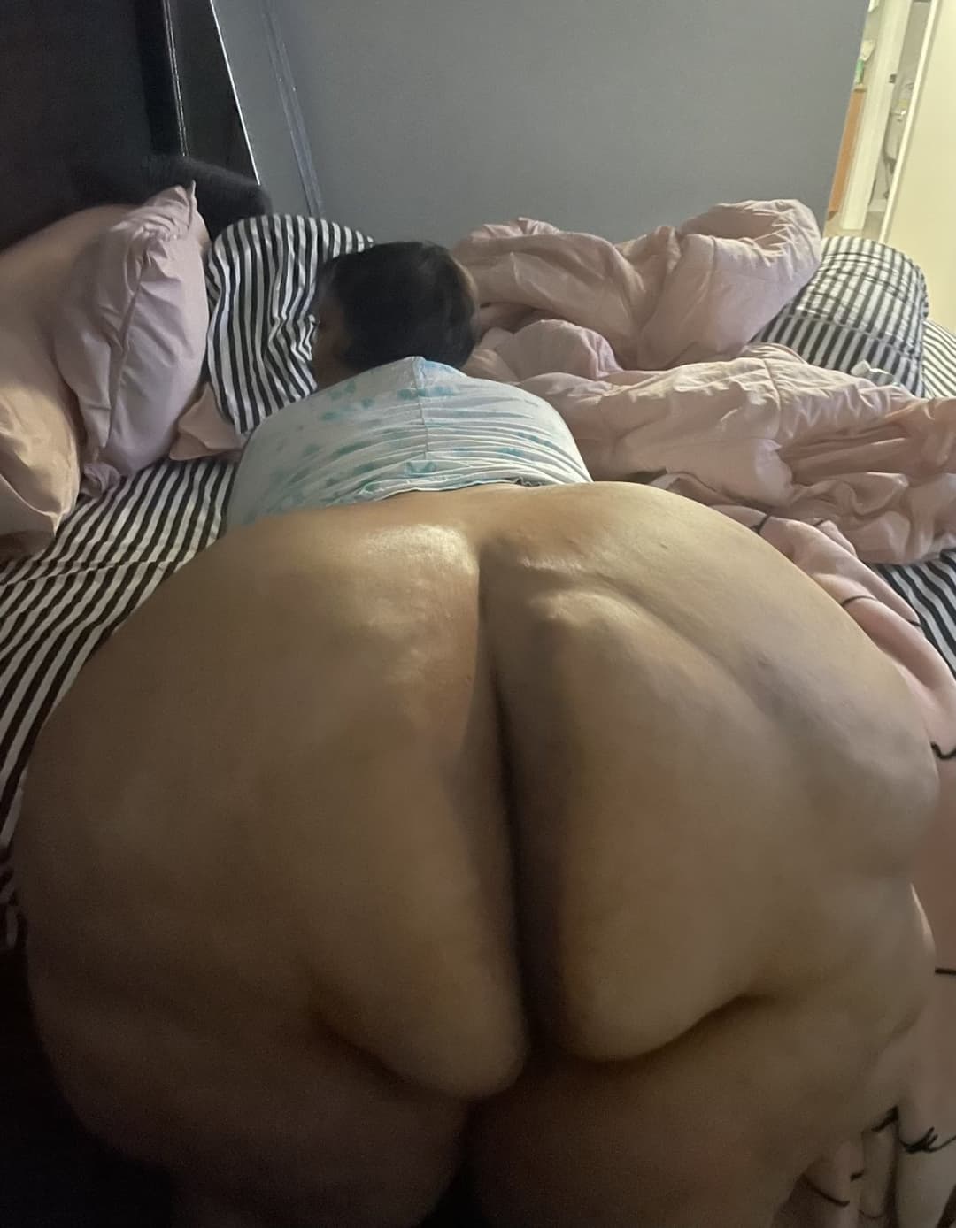 Ebony (Native Pear) Love When A Hood Nigga Get Up Behind Dat Big Ol Ass?