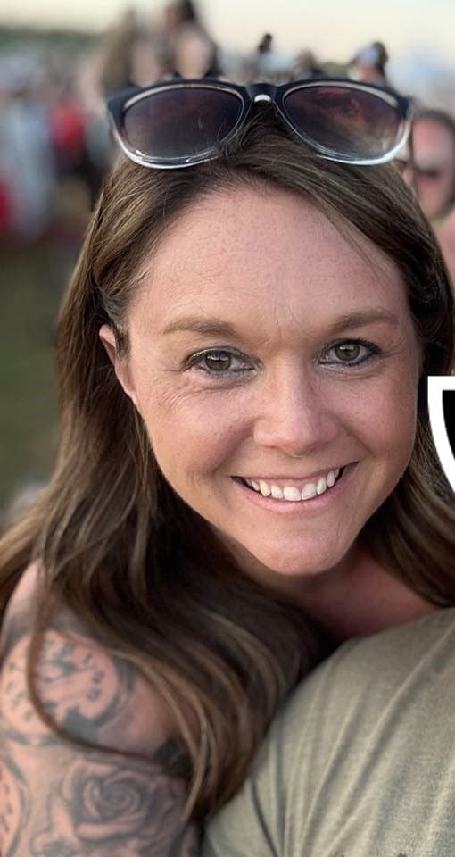 Former bartender’s rock hard fakies must’ve helped with a lot of bills back when she flashed for GGW