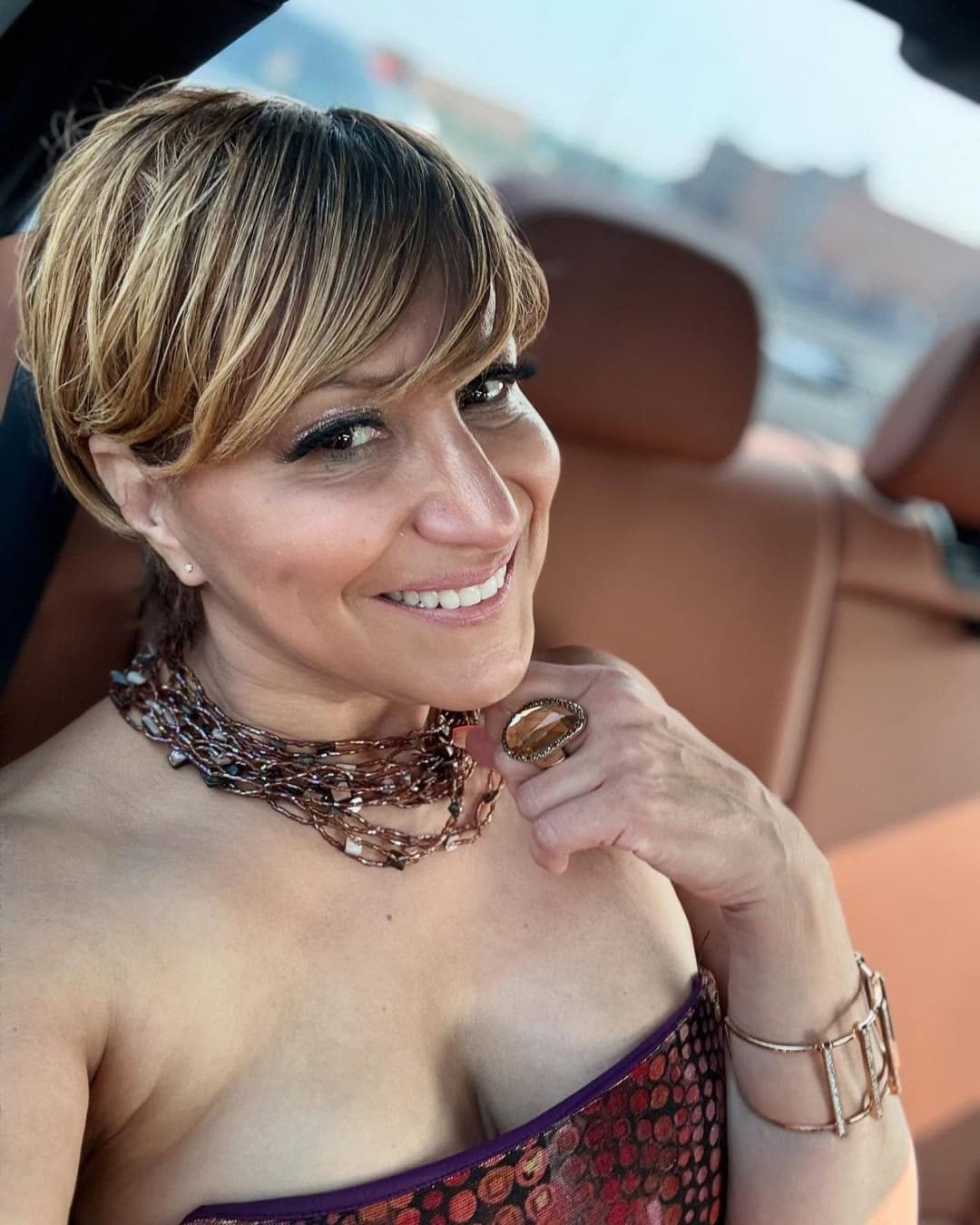 Thick Gilf flight attendant