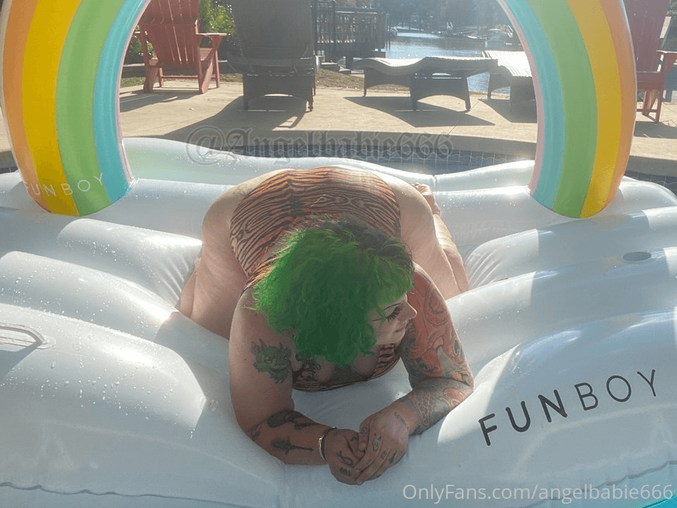 I luv GoTHICK BiG bo0Ty h03s.. Vicky !!!