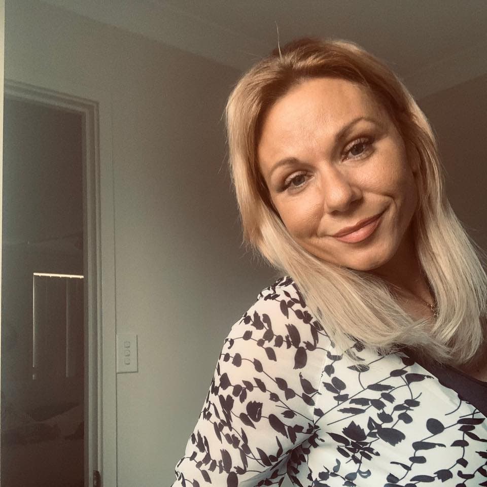 Blonde Mature MILF Kelly M Wilson Needs Cumshot on Her Face