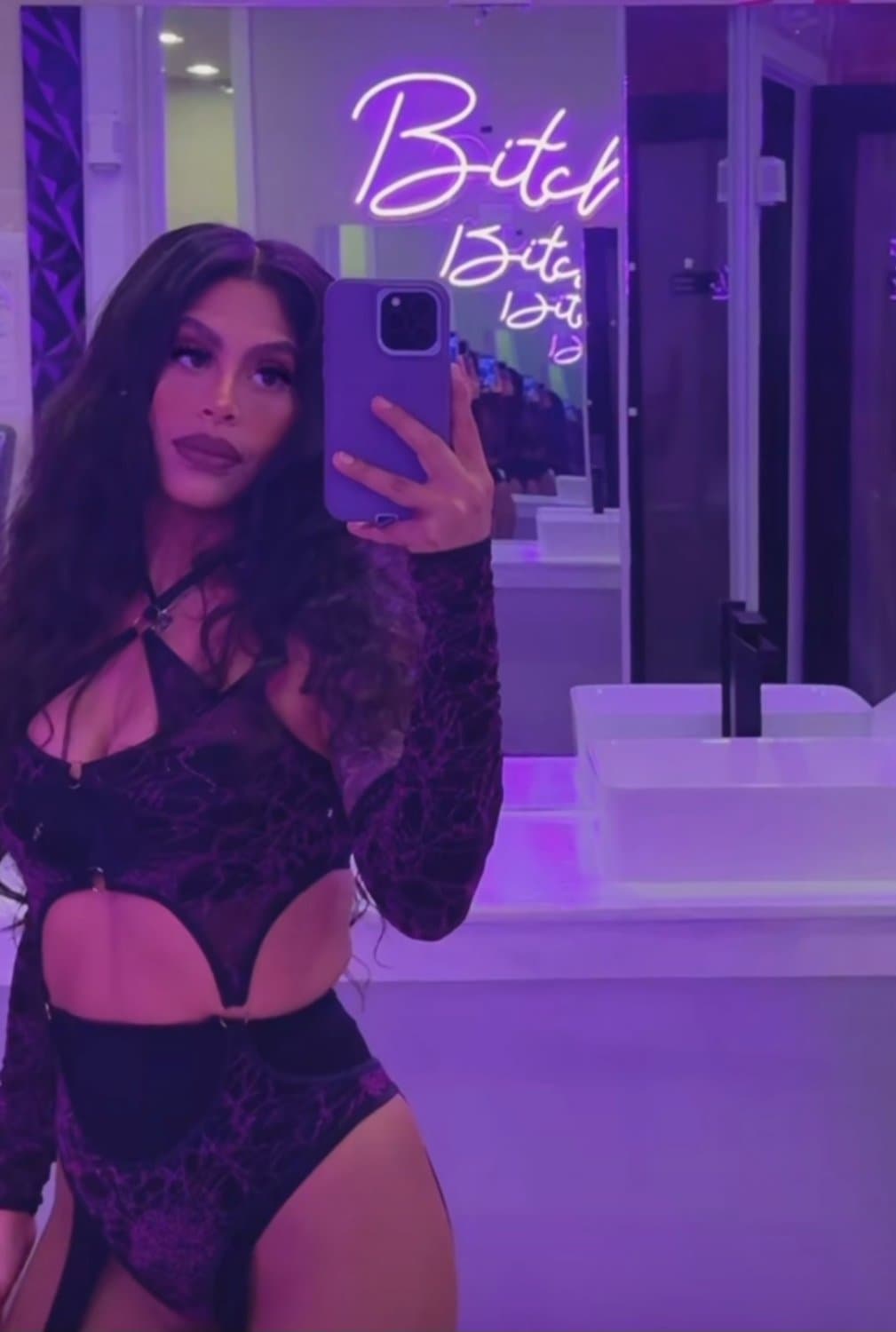 Sexy Latina MILF, Pregnant, Feet, Fit, Comments Welcomed.