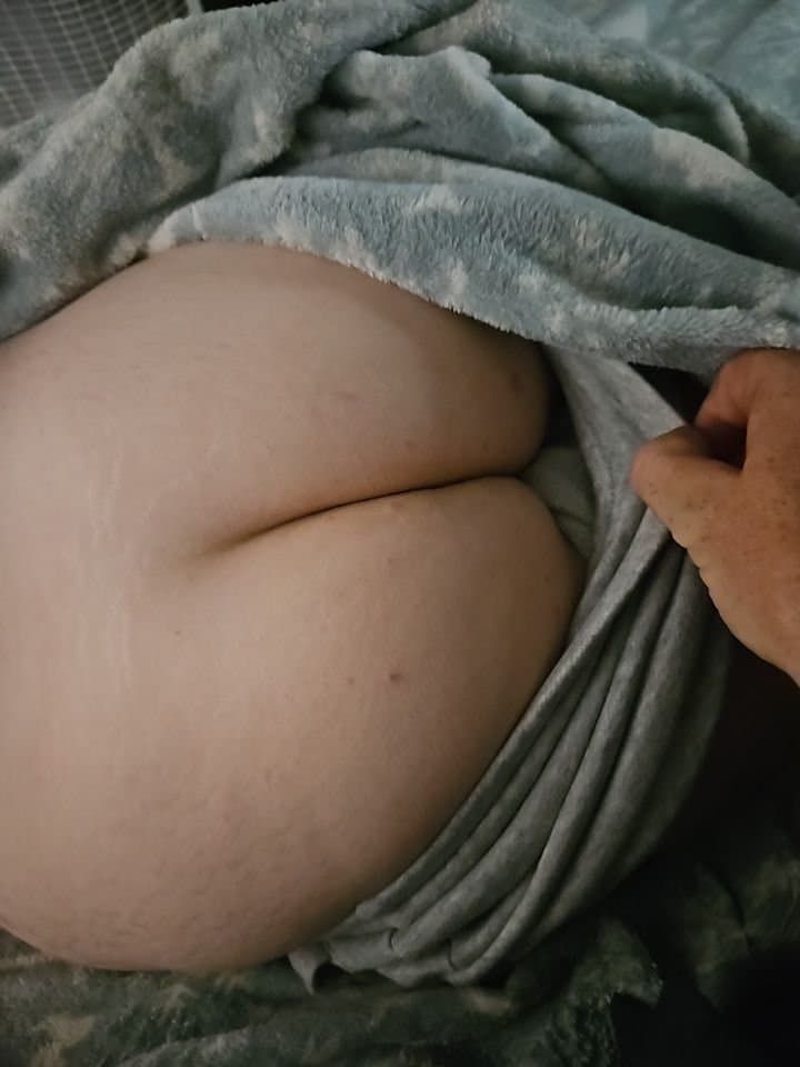 Looking for guys to post her pics and share her pics with other guys!