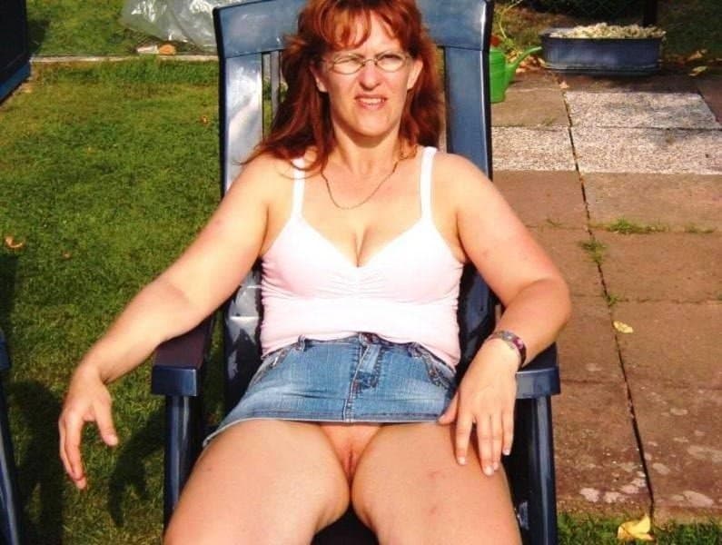 Kerstin ohne Slip unterm Rock (1)