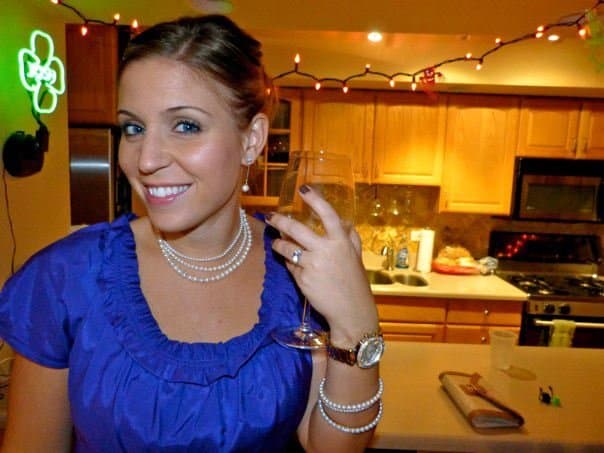 Sexy Burnette milf looking for excitement.