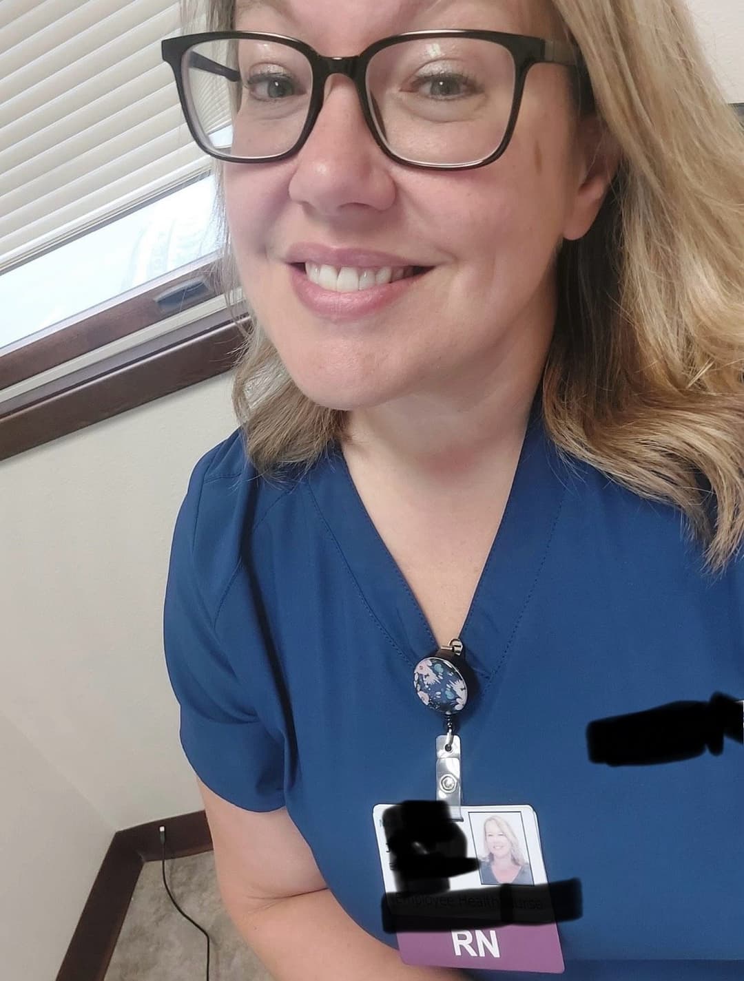 Pawg Nurse with that camel toe. Nurses are always down.