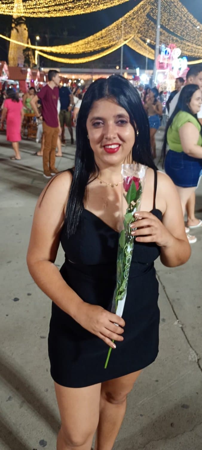 Dia das crianças e a esposinha que caiu na net quer chupeta. Quem conhece ela comenta.