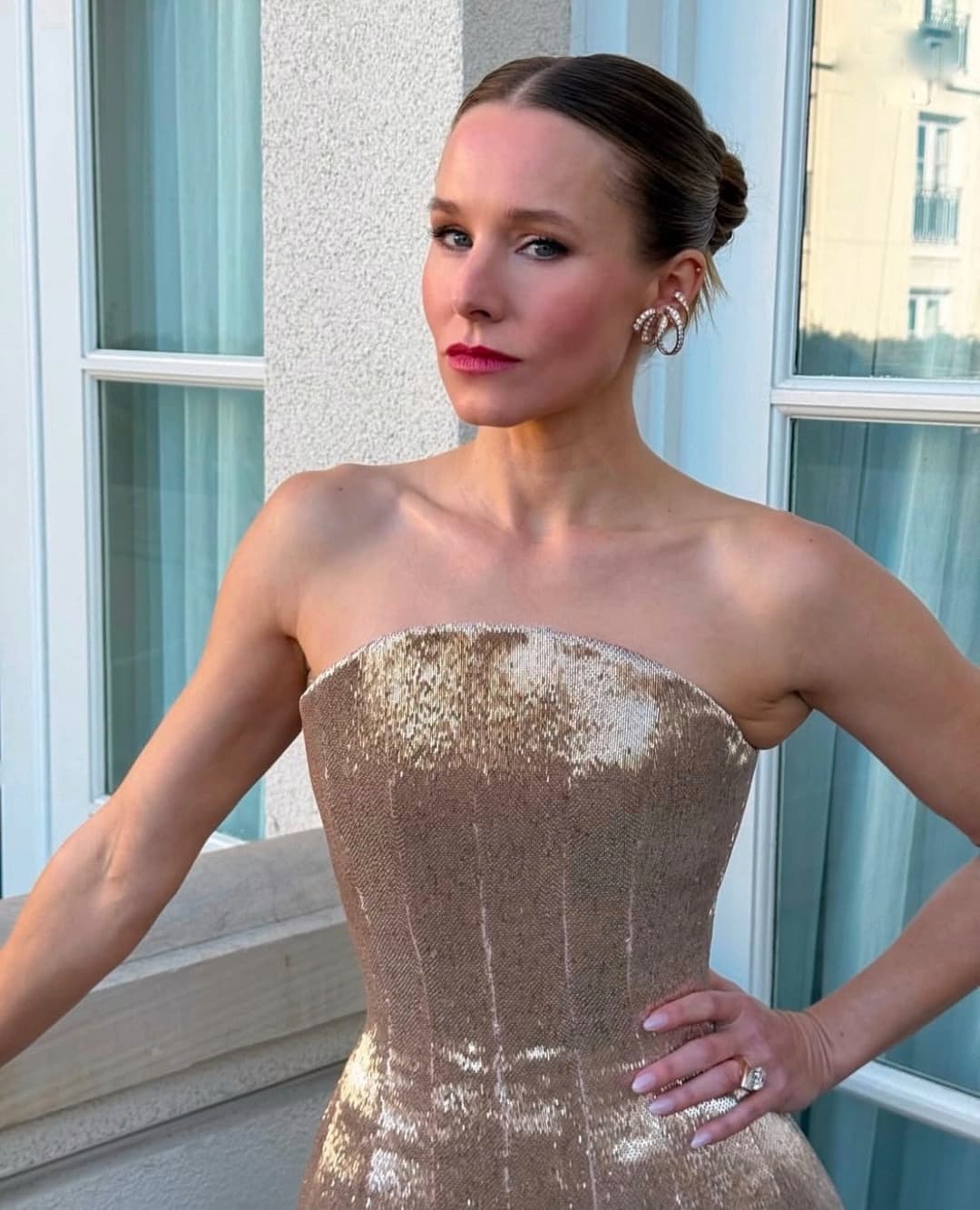 Kristen Bell - Awards Show - Gold Dress