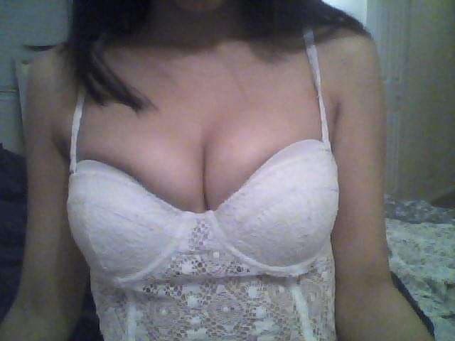 Risking Asian slut Gloria Tong dm or snap jmartin8857 to chat about her