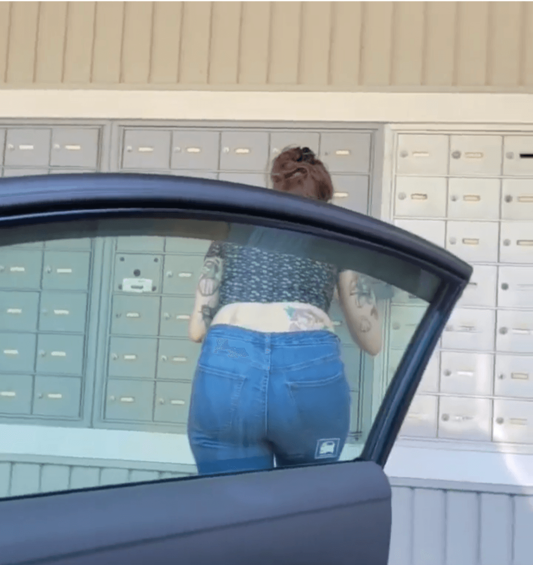 What a cute little bitch. Leaked shots of her ass and her ex husband grabbing her ass.