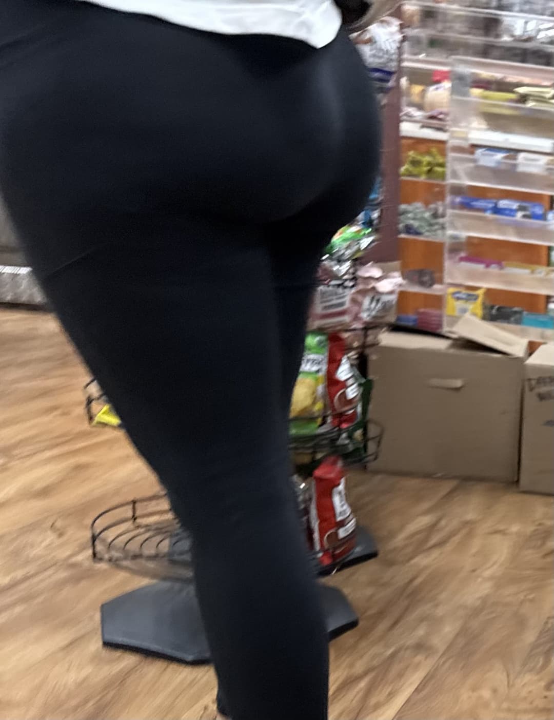 Thick booty Latina in tights
