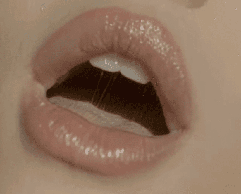 Ariana Grande’s lips/mouth are pure porn.. ?