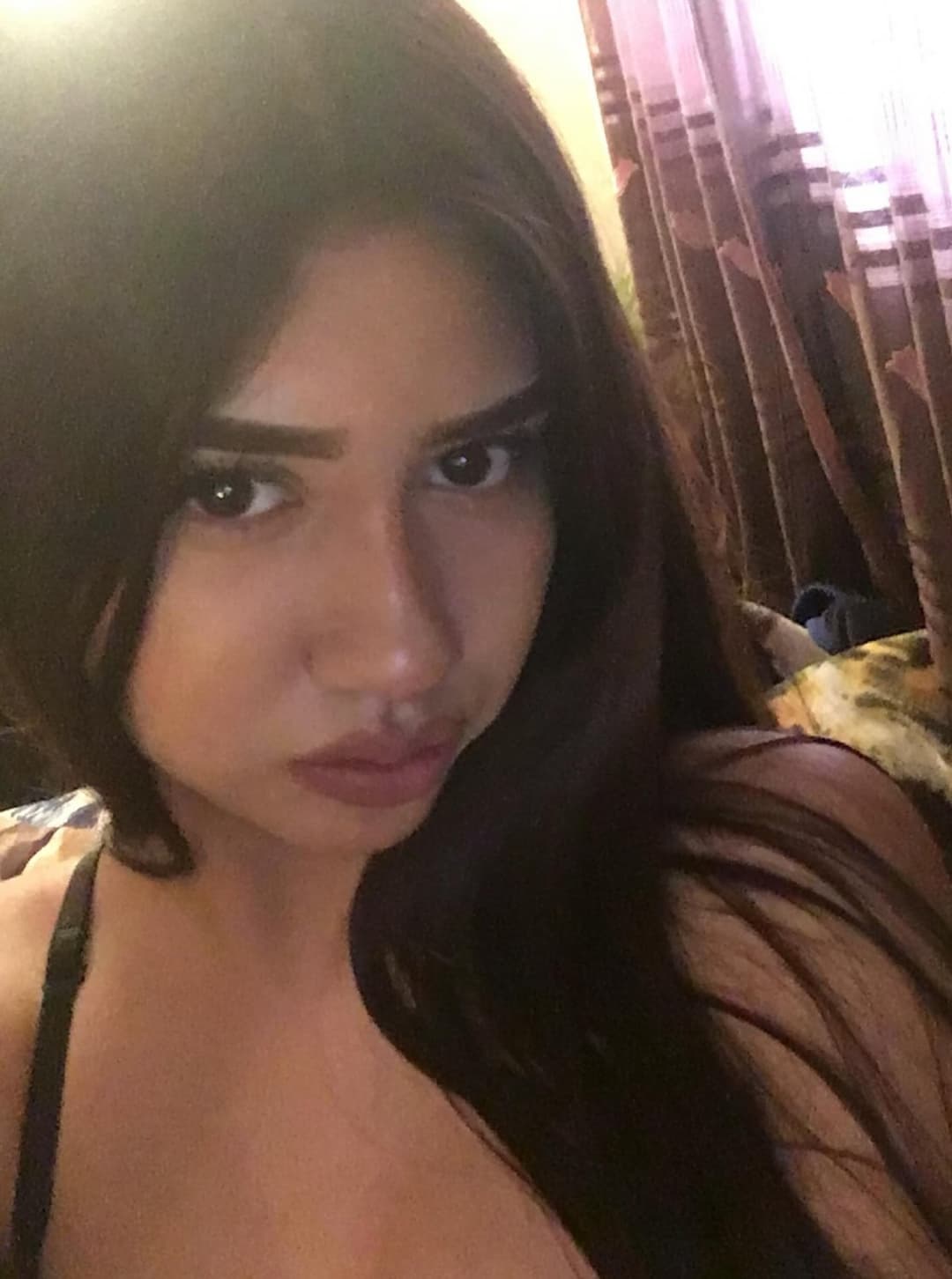 Esta latina ha de coger bien rico