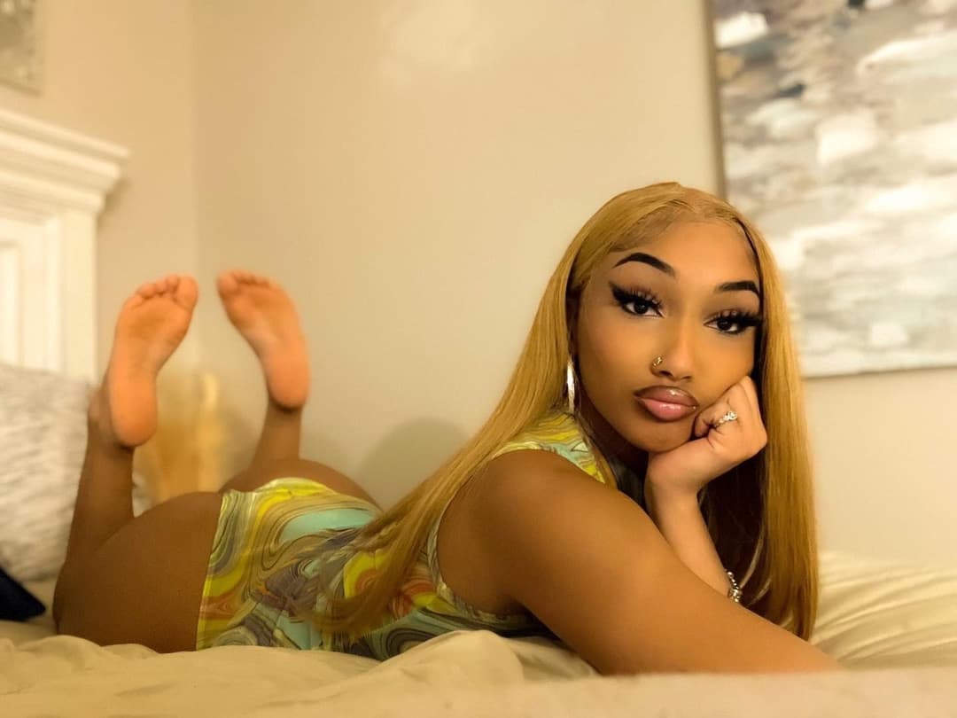 ?? She so damn sexy!!!