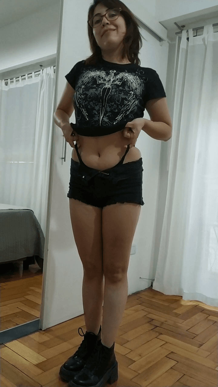 Maestra de día, puta de noche.