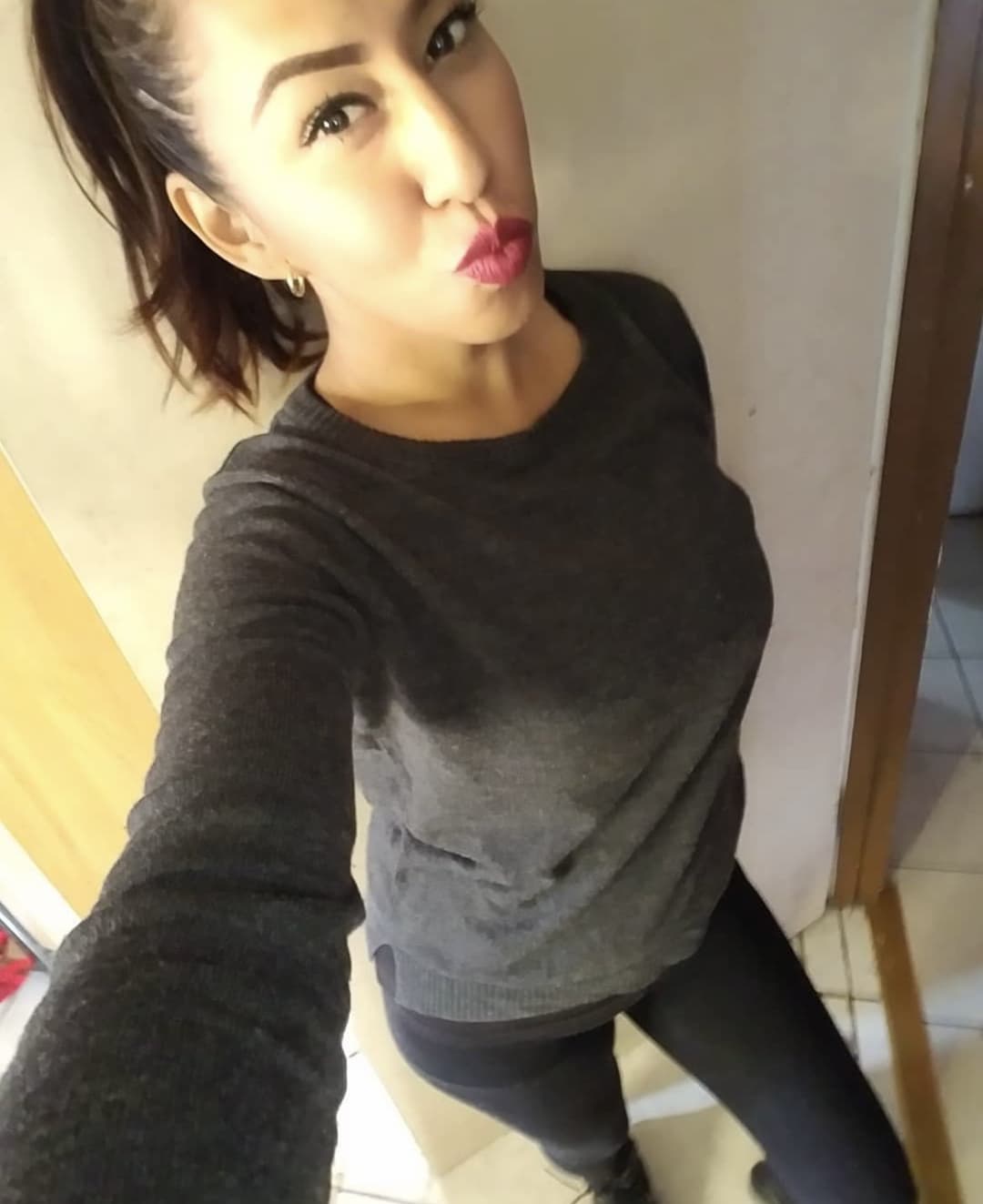 Click to view full size Creampie or pull out on this Latina slut milf