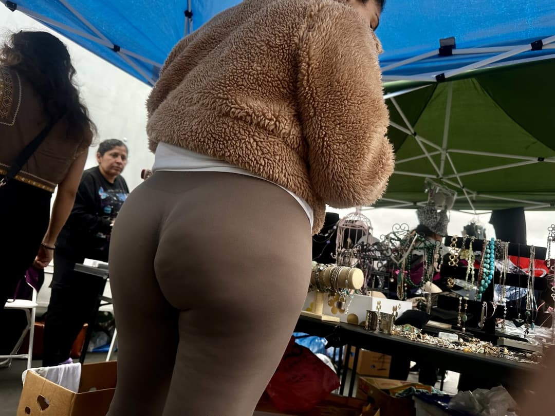 Amazing VPL on Jiggly Fat Ass Latina MILF