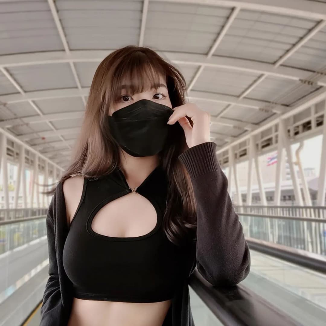 Sexy Big boobs Thai college babe shows her hot and busty body on Instagram