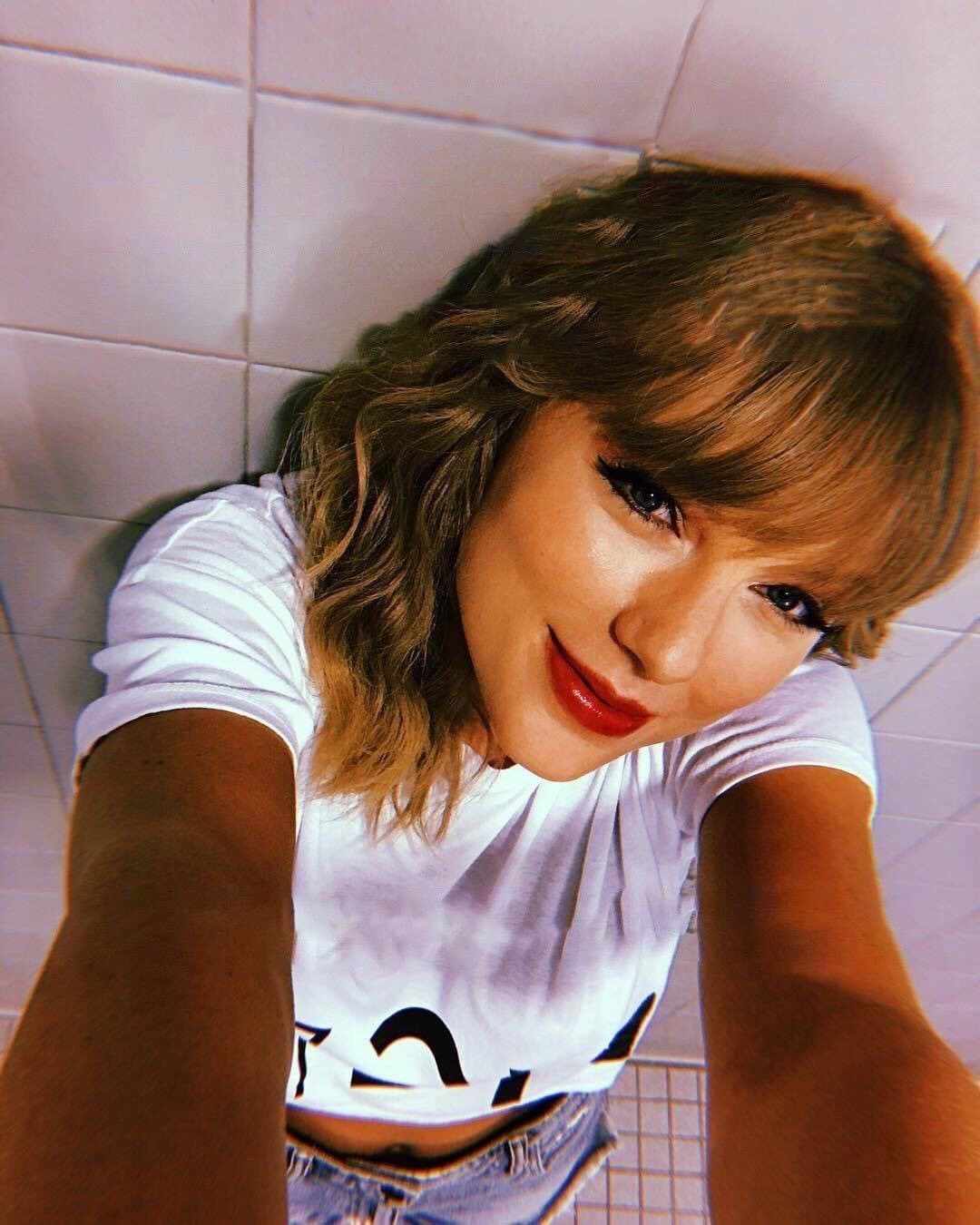 Taylor swift blowjob for music universal chef