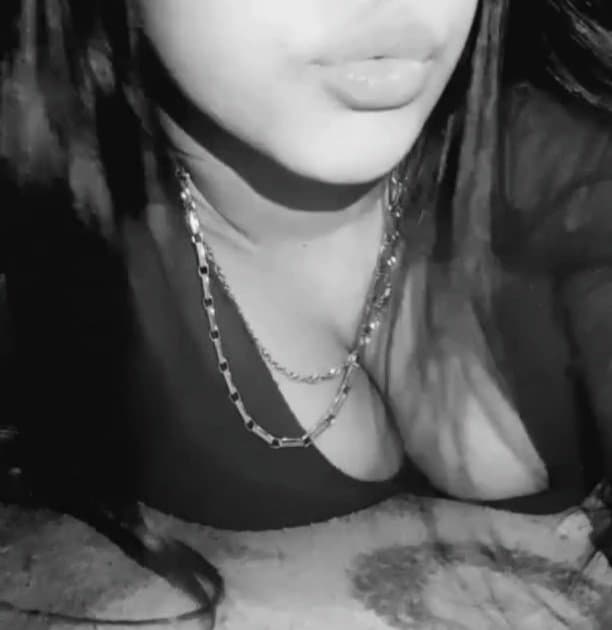 Tetona con cuerpazo??