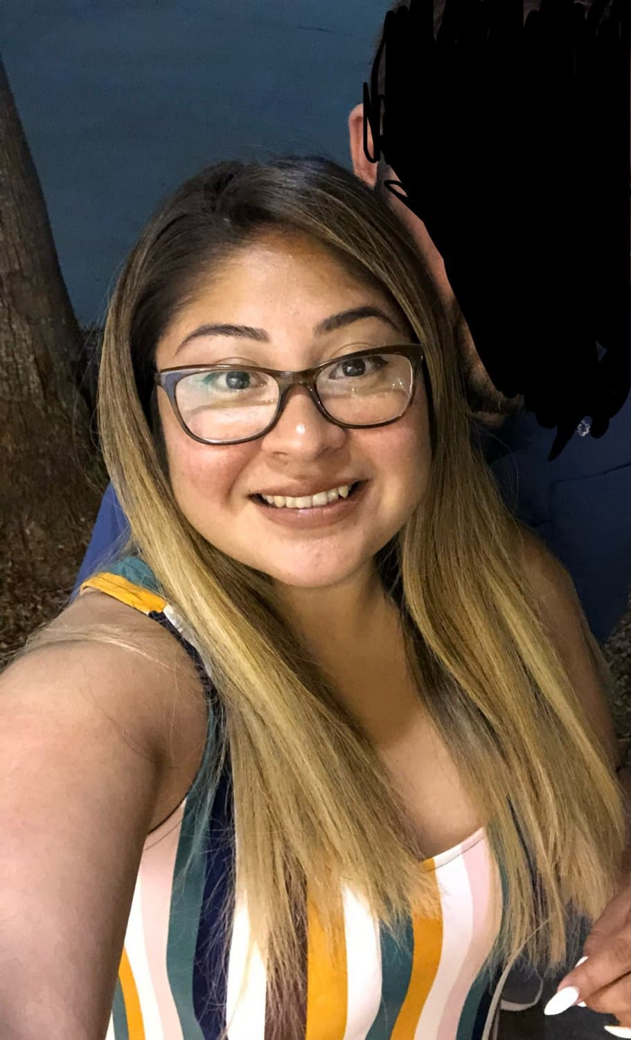 Cheating wife gives her boss head at work so hubby won’t find out