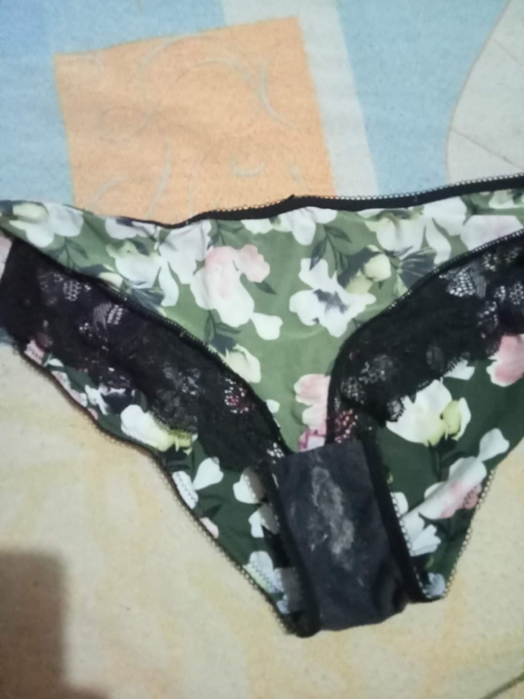 Calzones y tangas sucias de mi tía ??