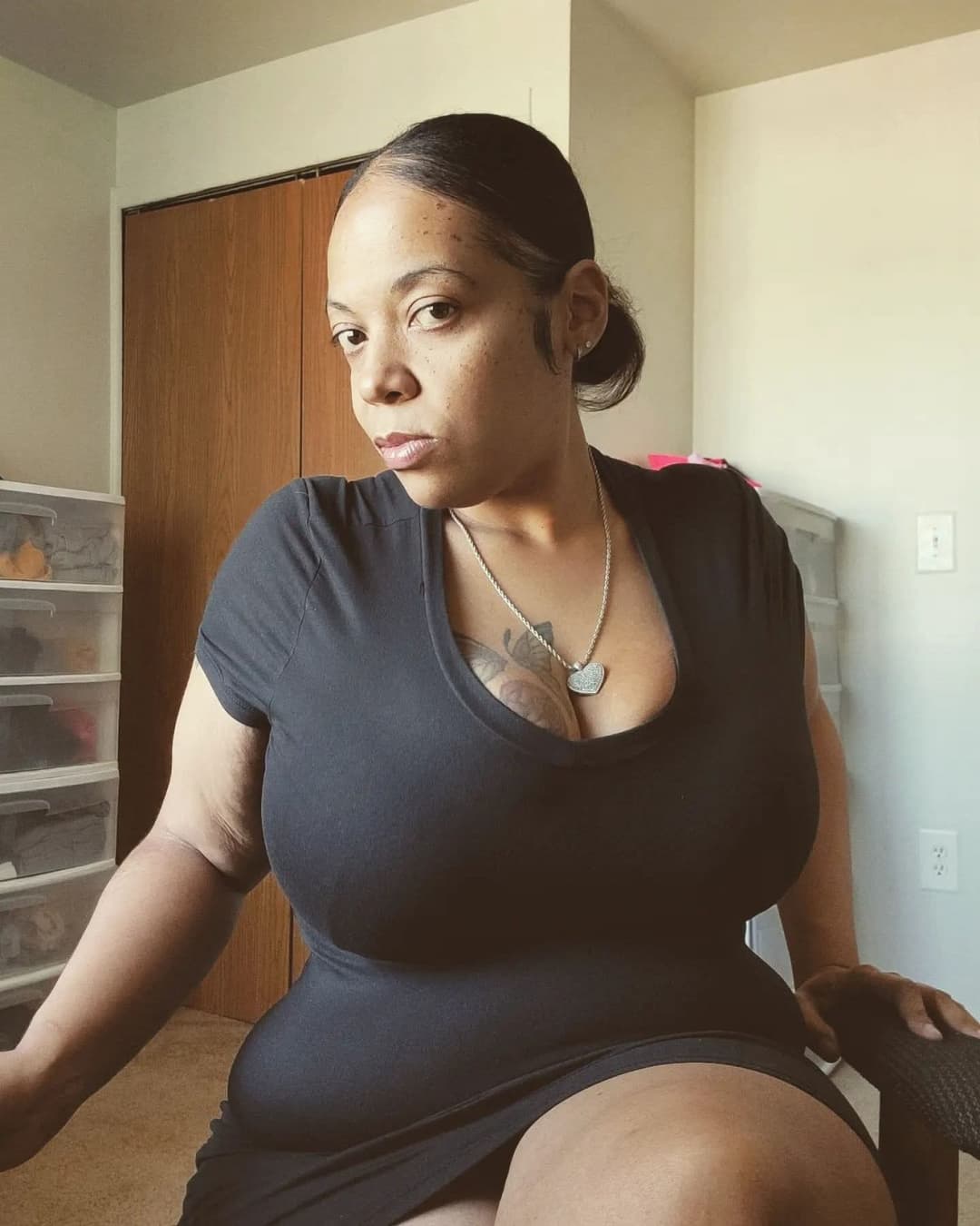 Click to view full size Redbone ebony auntie that got the if We go to the hotel we FUCKIN video & I would not pull out 134