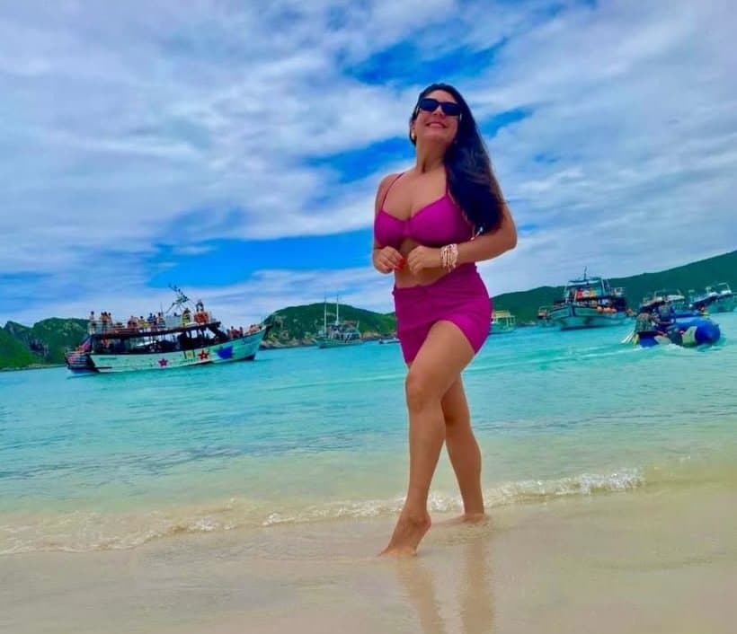 AMIGA SOLTEIRA LEVOU A AMIGA CASADA PRA FAZER SURUBA NA LANCHA COM OS EMPRESARIOS E FORAM VAZADAS