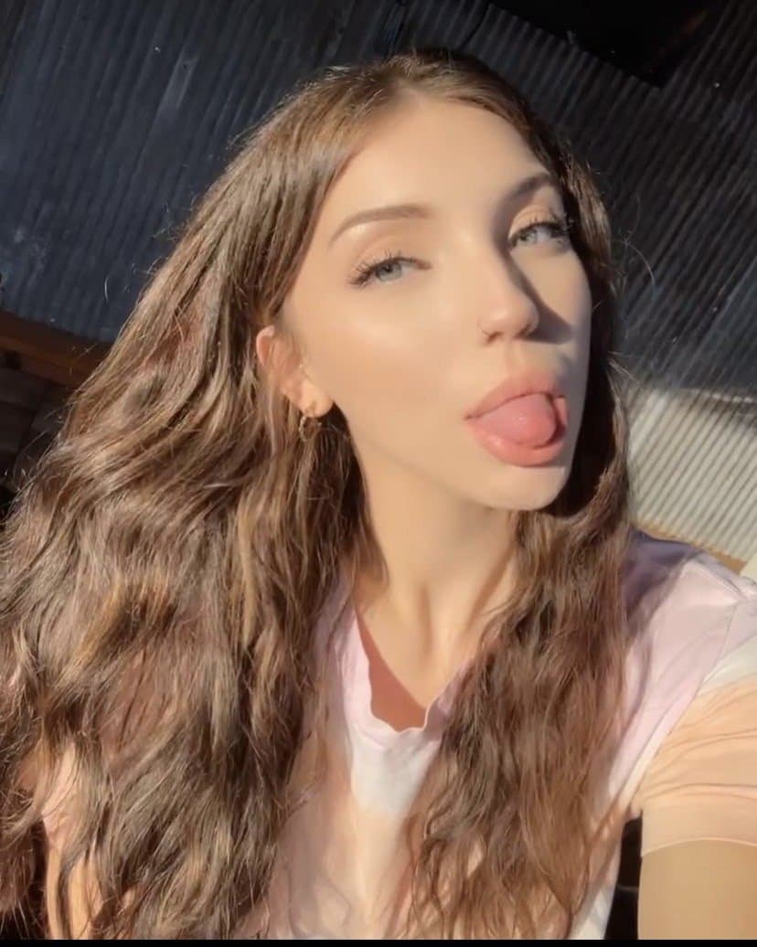 Snowbunny bitch Cat only lets black clap those big buttcheeks