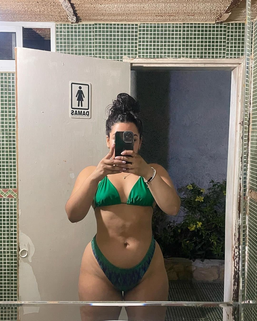 Valéria Bethânia, bunduda