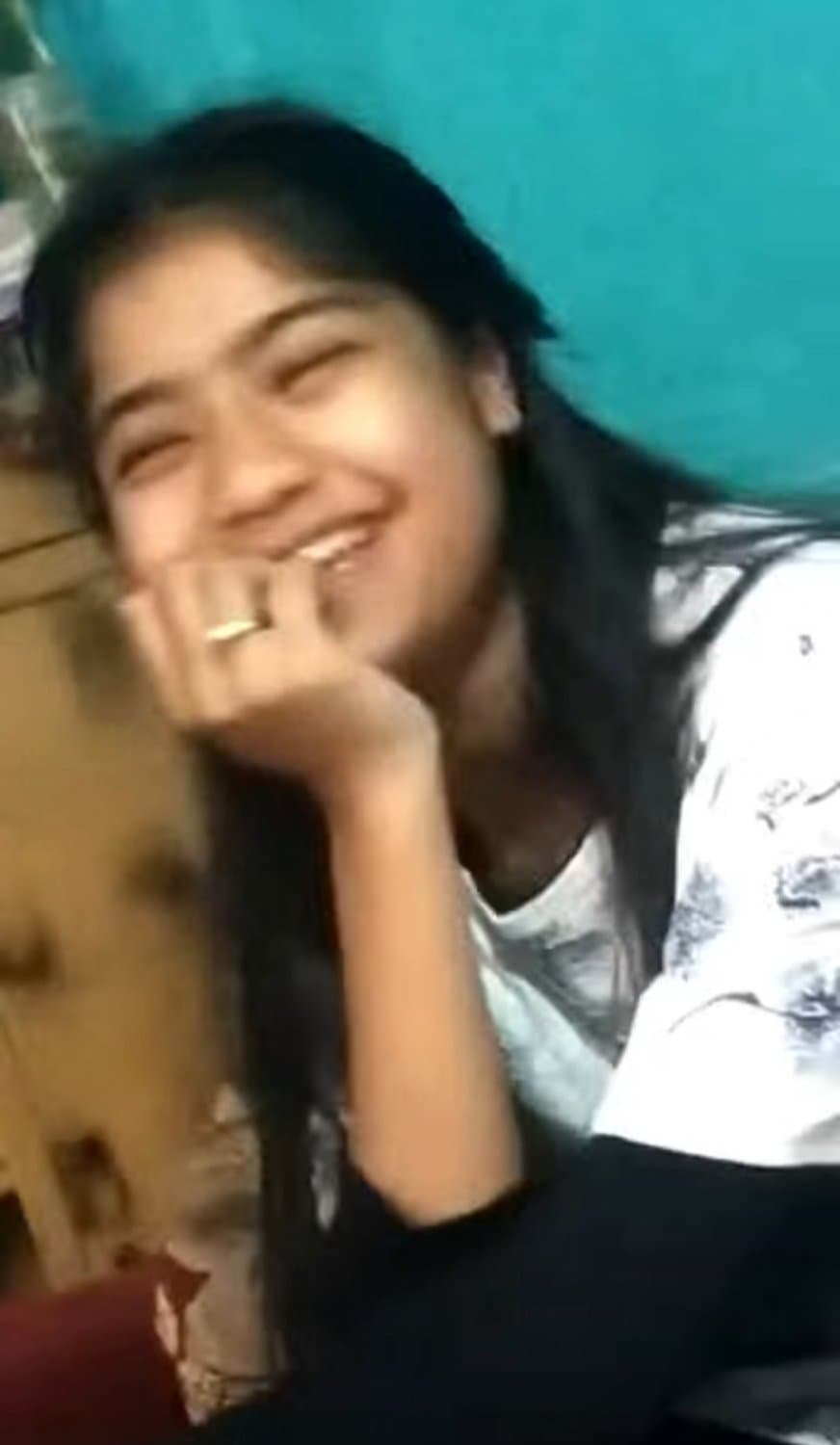 Смотрите онлайн Cute desi Assamese lover romance and fucking in both hole part 1 на ZenVideo_720p - 2025-10-12T211930.145