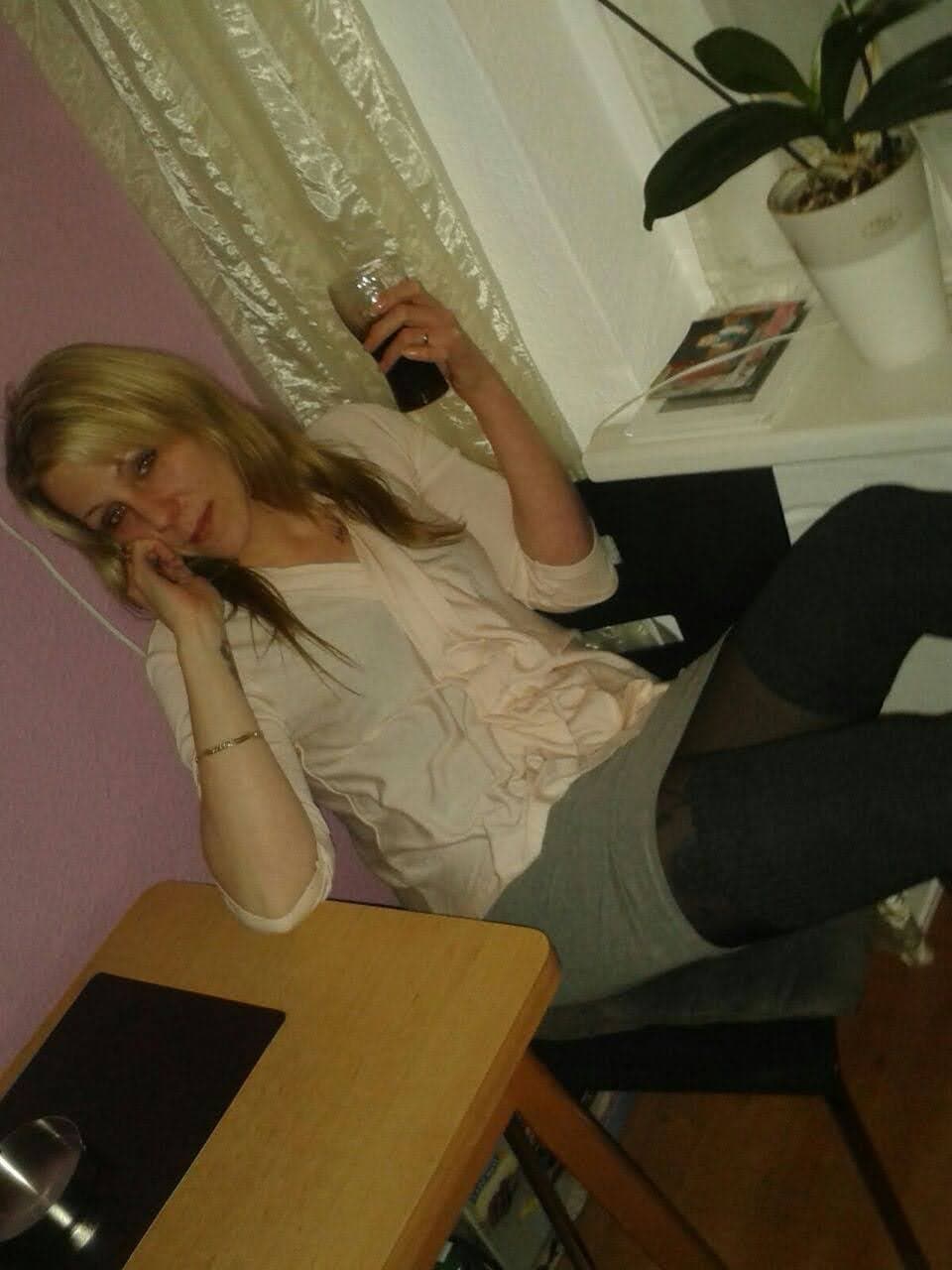 Yvonnethemilf (found my moms nudes in her early 30s)