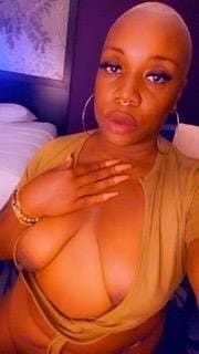 Ebony Milf enjoys BBC BWC and Dildo in her mouth