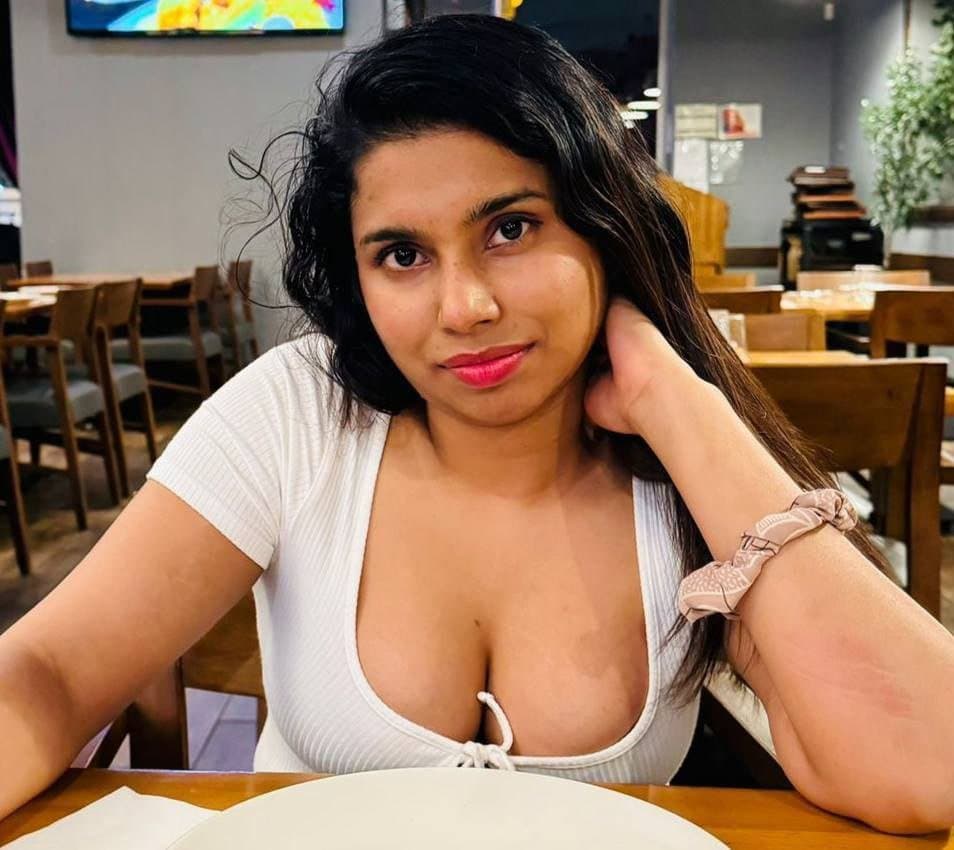 Desi Cute Indian/Sri lanka Busty Newly Married Rich Wife Homemade Doggy Fucking & Blowjobs