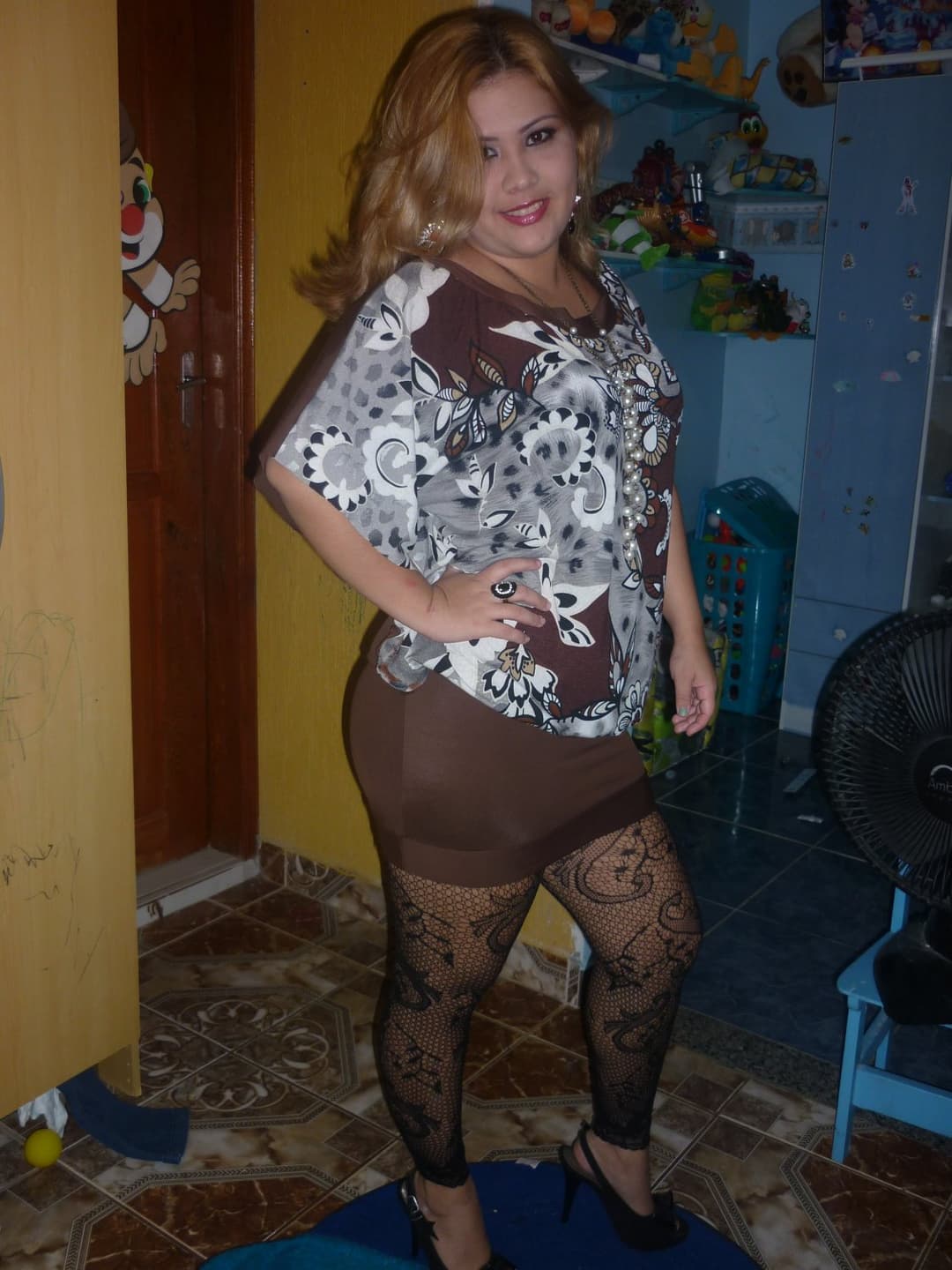 Helena cabeleireira do Paraná teve suas fotos e vídeos antigos vazados de quando era puta em Manaus